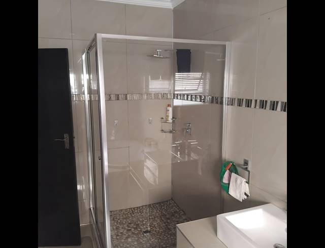 4 BEDROOM FREEHOLD FOR SALE IN WOODHILL ESTATE